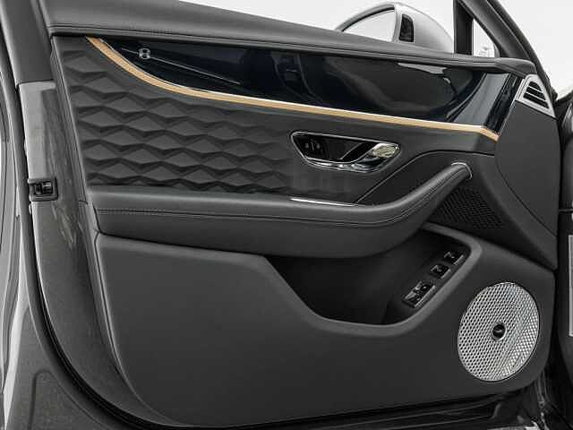 10:Bentley Flying Spur Mulliner V8 Hybrid, Limousine, Patina over Magnetic, Gohm Sportwagen GmbH | Bentley Stuttgart