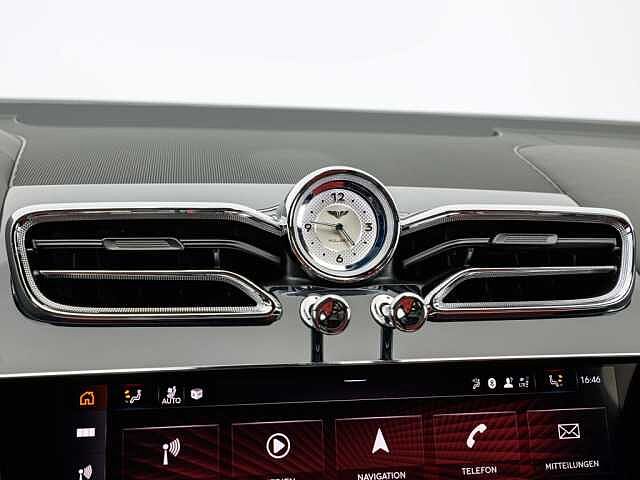 15:Bentley Bentayga EWB Mulliner V8, SUV, Ice over Black Crystal, Gohm Sportwagen GmbH | Bentley Stuttgart